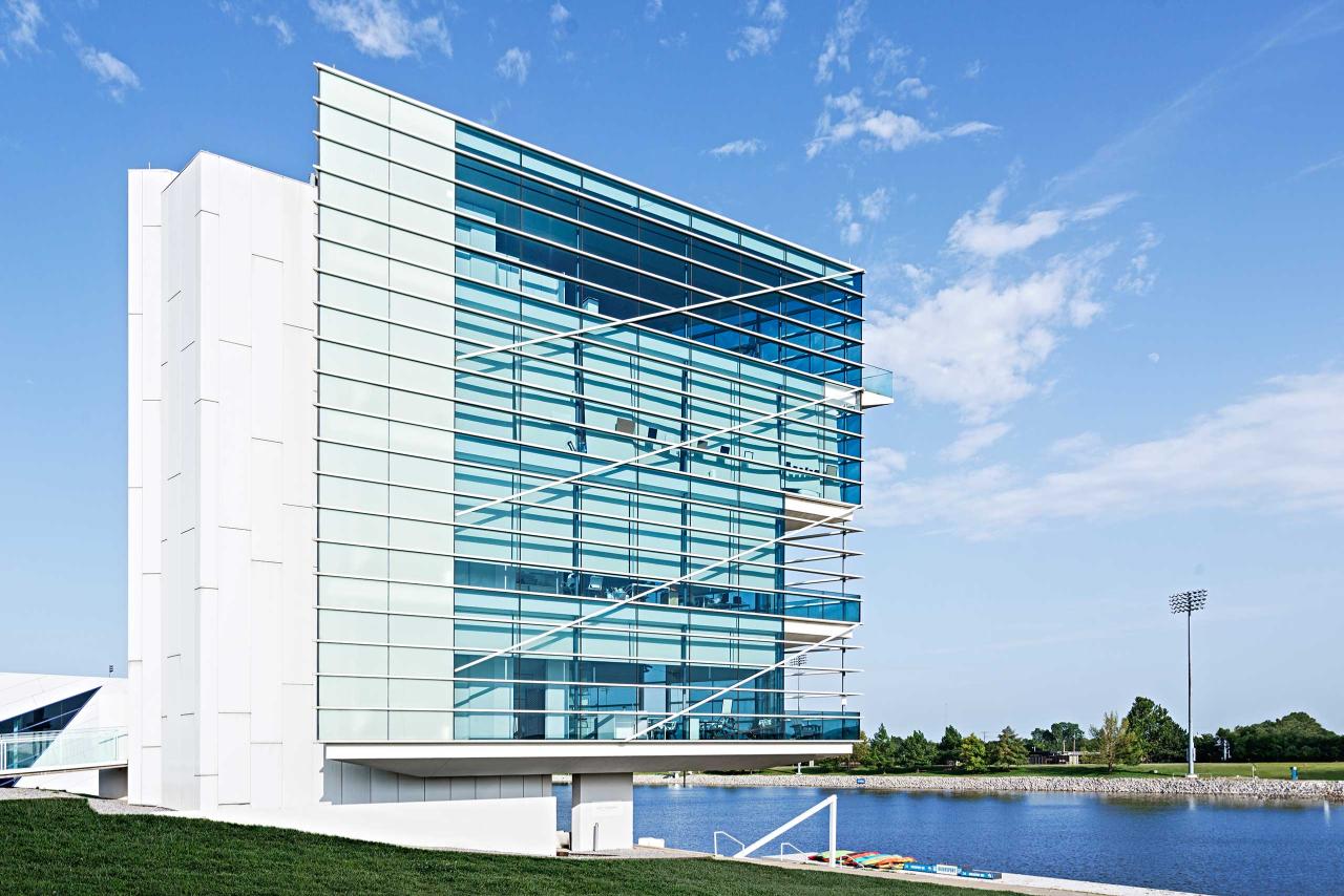 Finish Line Tower - American Glass Inc.